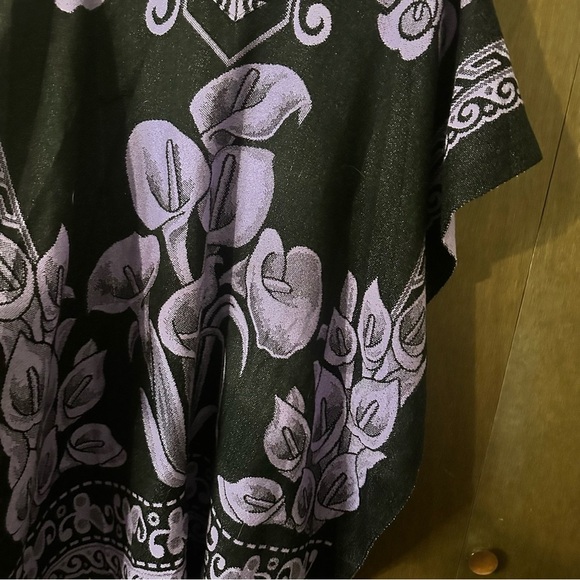 Artesanias San Martin Made in Mexico Purple & Black Women's Poncho Lilies OS - Picture 5 of 12